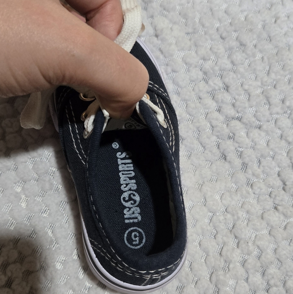 Classic Black Kids Sneakers - Picture 4 of 4